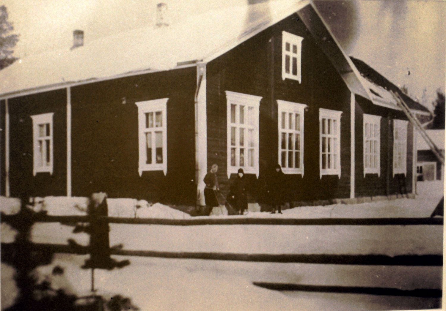 Tupailta Tapiolassa, Nissilän seurantalolla